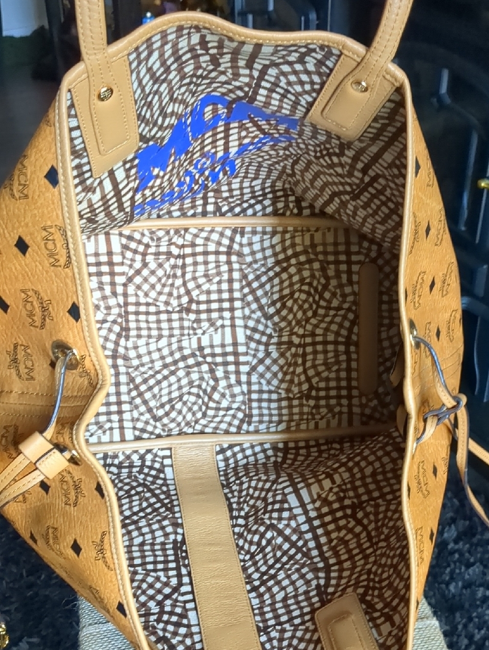 🧡MCM Cognac Monogram Tote with Gold Hardware. AUTHENTIC 🧡🧡 - Picture 8 of 16